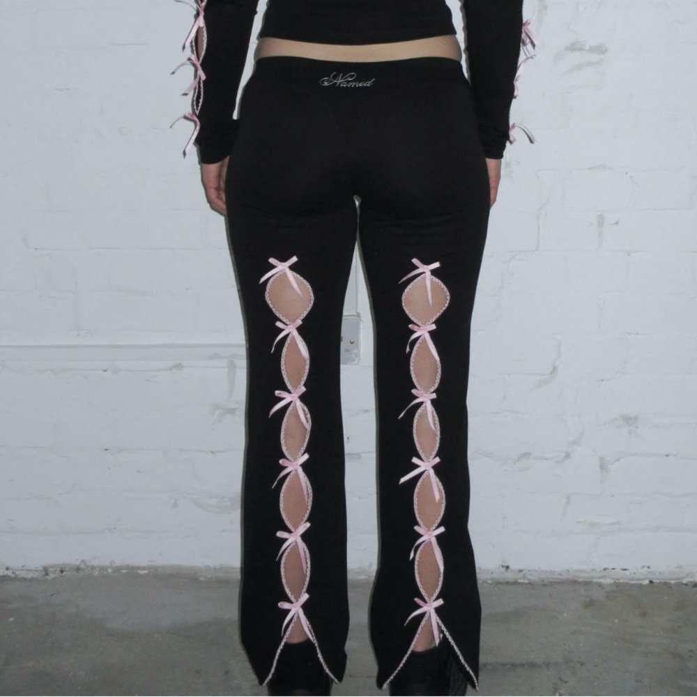 Named collective sculpted bottoms